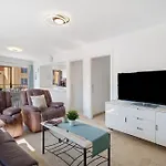 3 Bedrooms With Views * 아데제