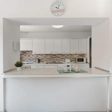3 Bedrooms With Views * אדחה