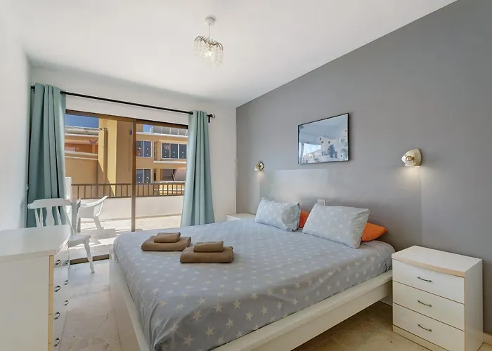 Дом отдыха 3 Bedrooms With Views Адехе