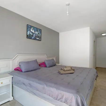 3 Bedrooms With Views بيت للعطل أذيخي