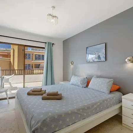 펜션 3 Bedrooms With Views 아데제