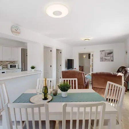 3 Bedrooms With Views بيت للعطل