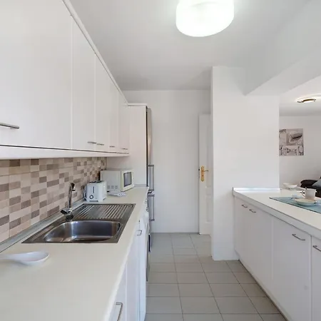 3 Bedrooms With Views *