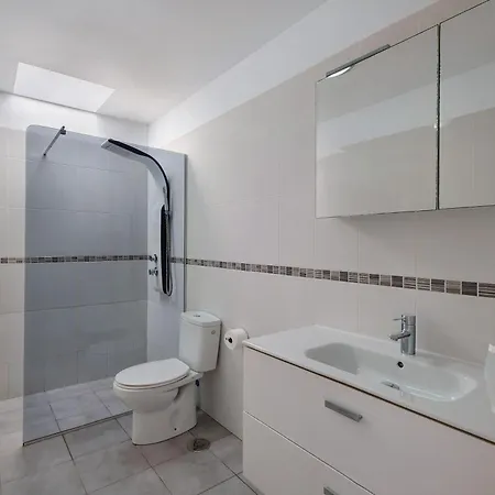 3 Bedrooms With Views *