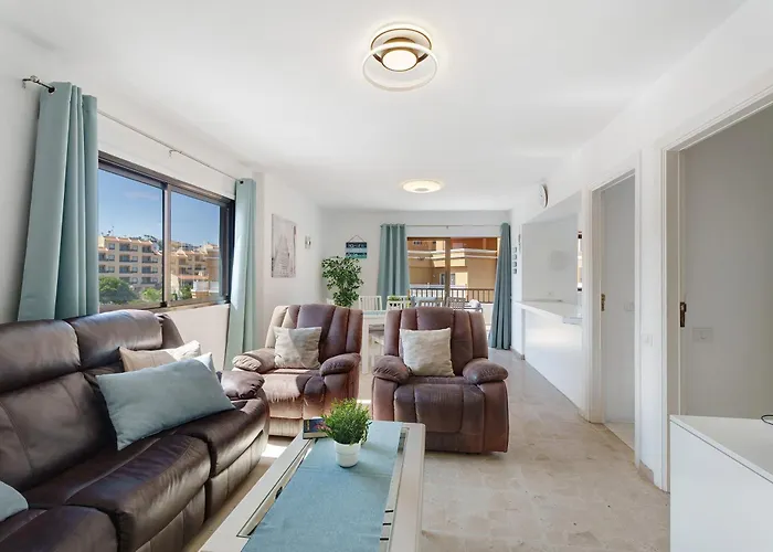 3 Bedrooms With Views *