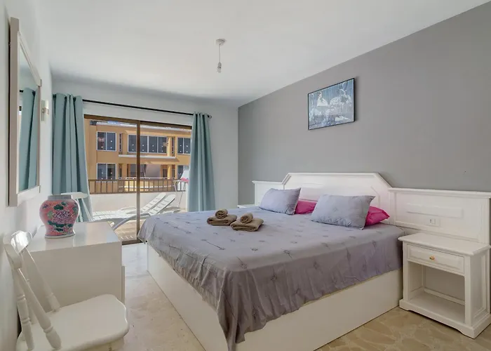 3 Bedrooms With Views Semesterbostad