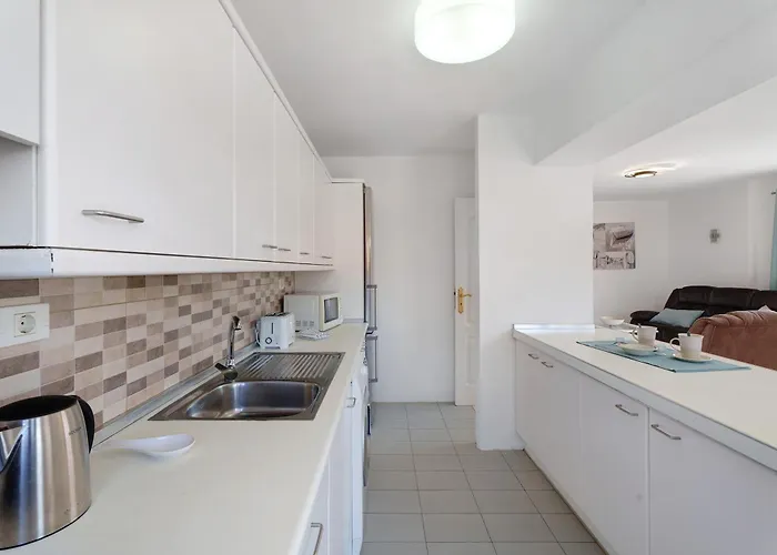 Semesterbostad 3 Bedrooms With Views *